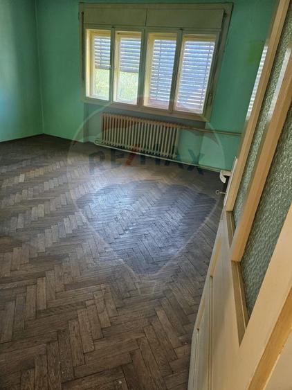 Casă / Vilă cu 6 camere de vânzare în zona Ultracentral