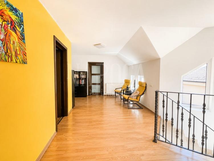 Casa 6 camere de vanzare in Floresti