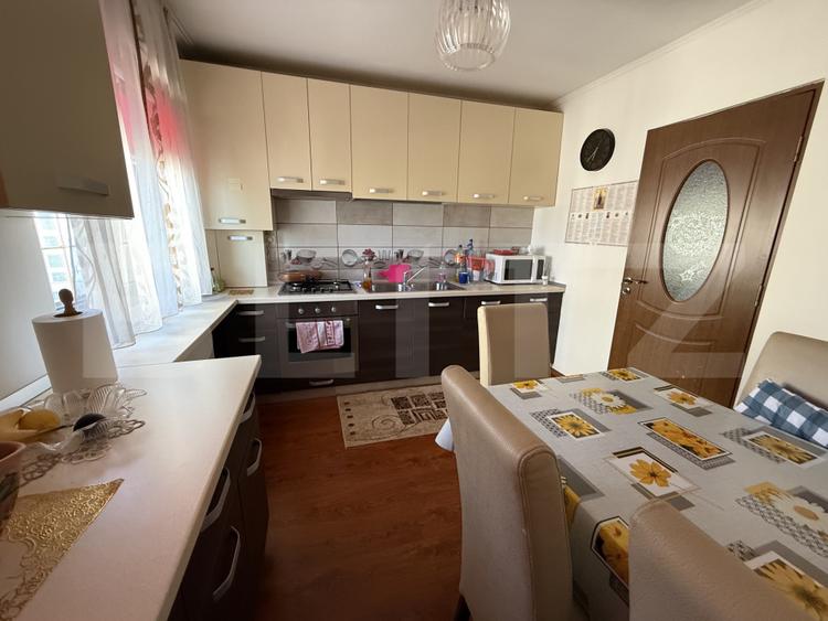 Apartamen 3 camere, 65 mp, zona Micro 16