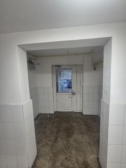 VAND APARTAMENT 3 CAMERE DECOMANDAT