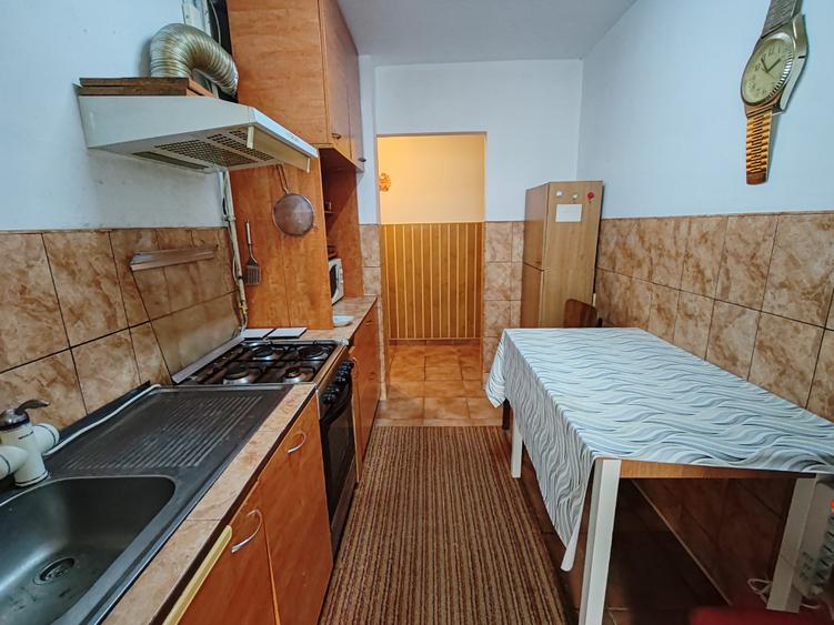Apartament 3 camere liber la vanzare zona Astra