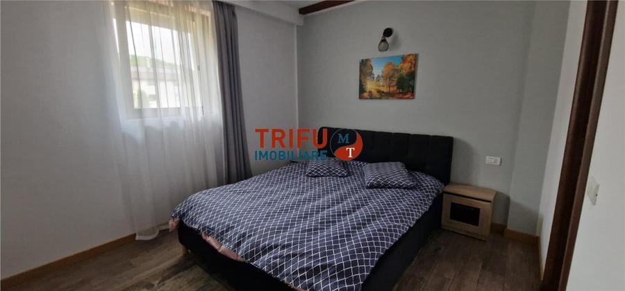 Casă tip pensiune de vânzare cu 6 camere și o casă adiacent&