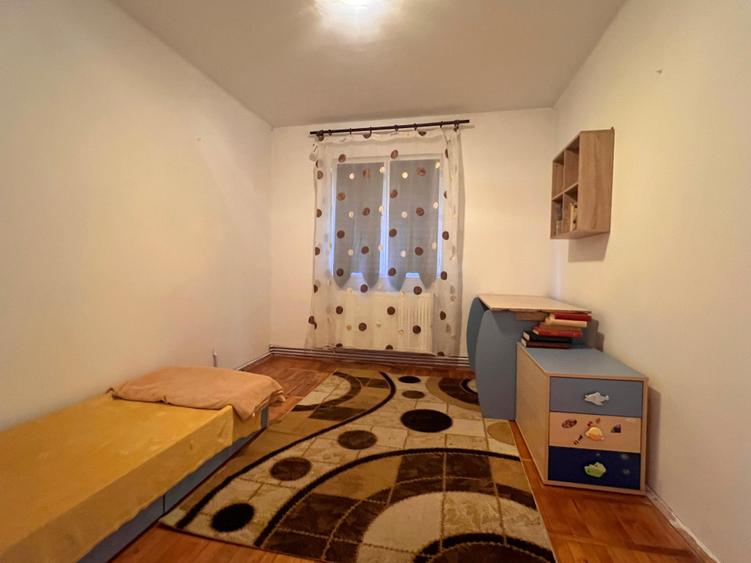 Apartament 3 camere zona Ghe. Lazar