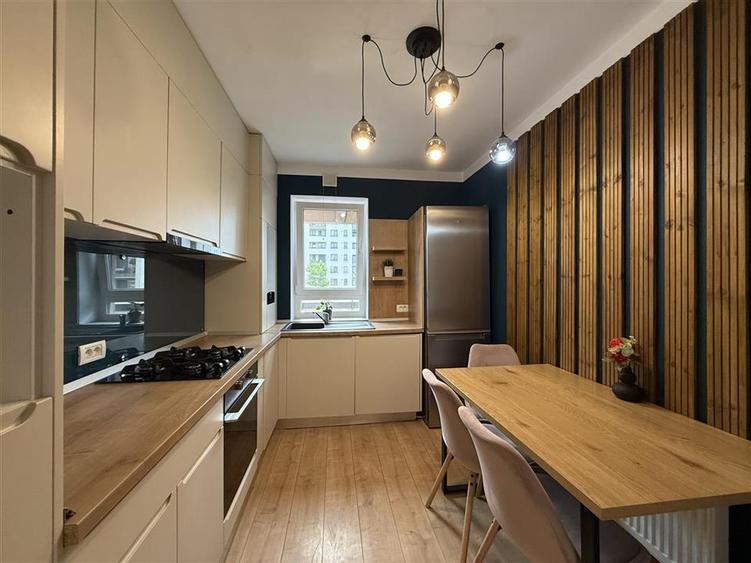 Apartament doua camere Pietonal Coresi Avantgarden ( Kasper )