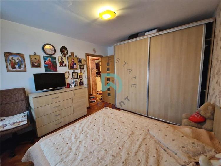 Apartament 3 camere, Tractorul