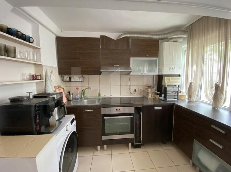 Apartament cu 3 camere, 52 mp, zona Andrei Muresanu