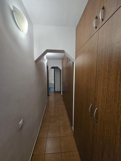 Apartament decomandat, trei camere, et.3/4, Rovine-Posta