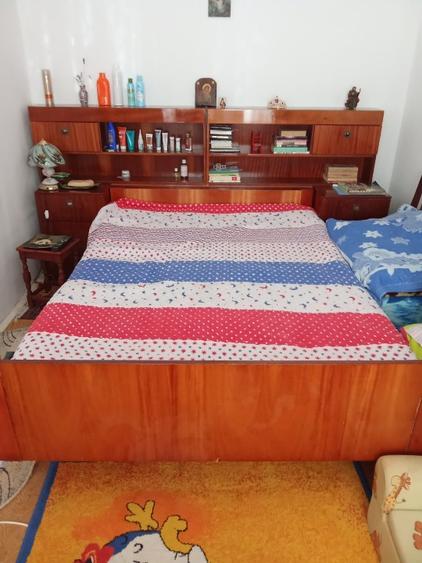 Închiriez apartament cu 3 camere la parter, cu balcon, mobilat, utilat,aer condi