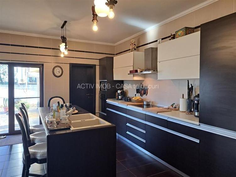 Casa cu piscina - Buftea - 8 camere - 4 bai - 620mp - 2500mp teren - 37