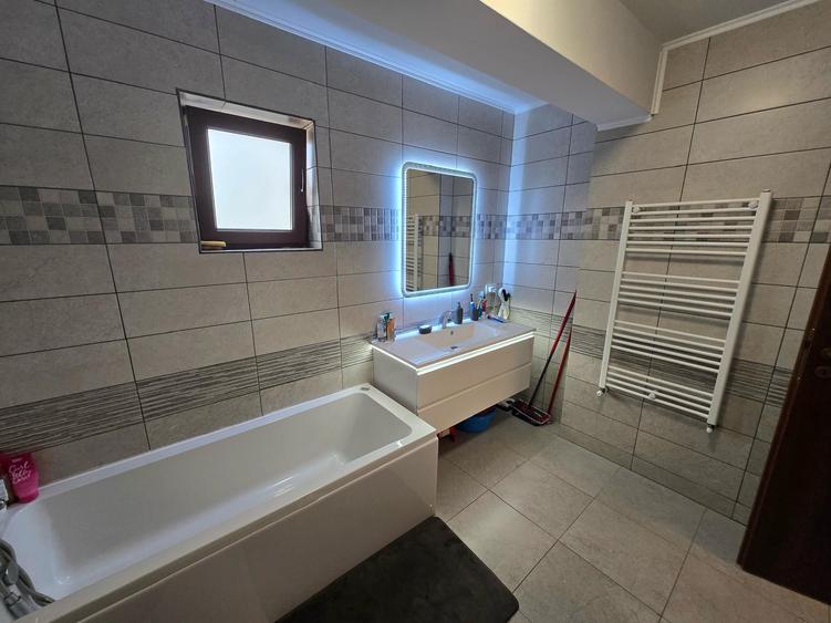 Casa/Vila cu 5 camere/ P+1+M/ Popesti-Leordeni