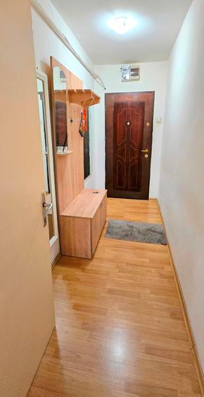 Se inchiriaza apartament 3 camere decomandat, bvd. Independentei, langa Golia