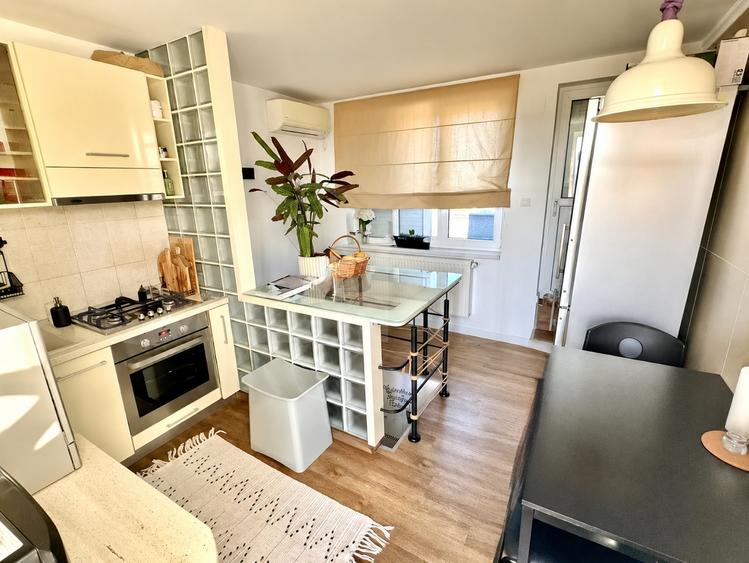 Penthouse zona centrală | 85 mp utili | 2 terase, 2 balcoane