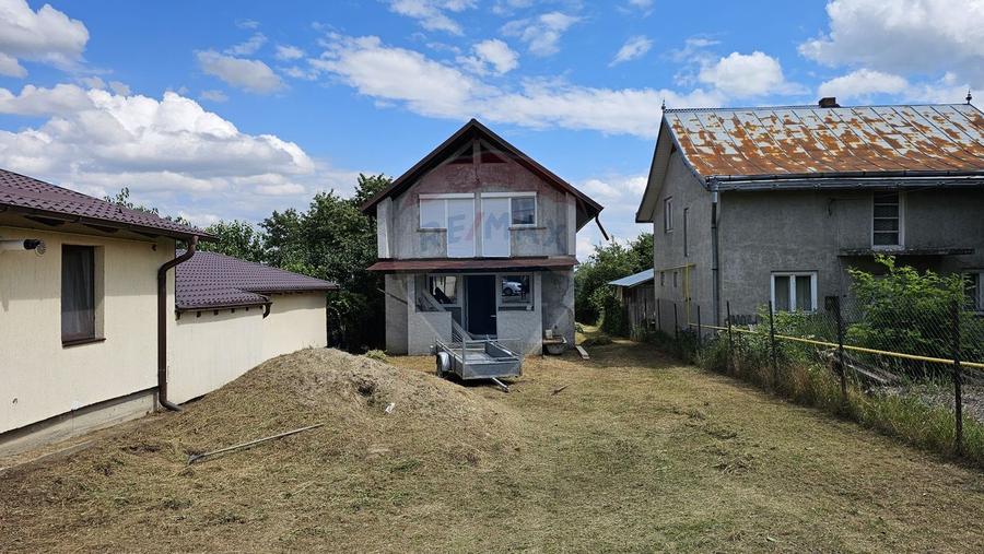 Casă / Vilă, teren 1700mp, în Lisaura-Ipotești, Suceava
