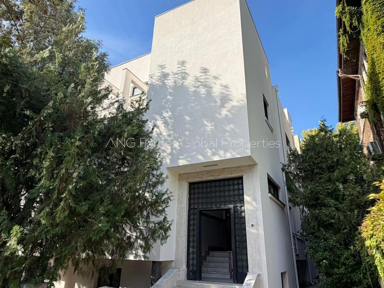 Inchiriere Vila individuala Langa Arcul De Triumf cu 600 mp Utili