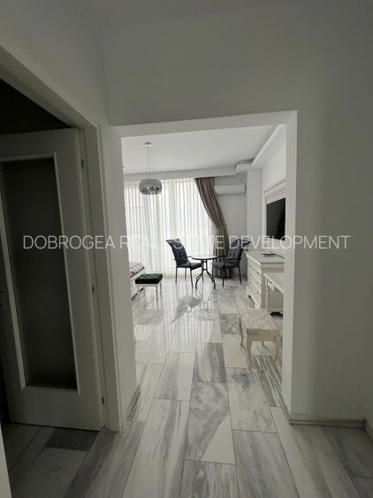 Penthouse mobilat lux , vedere frontală la mare - 8