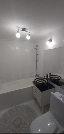 Inchiriez apartament 3 camere, 2 bai ,zona BisericabS.A.Andrei