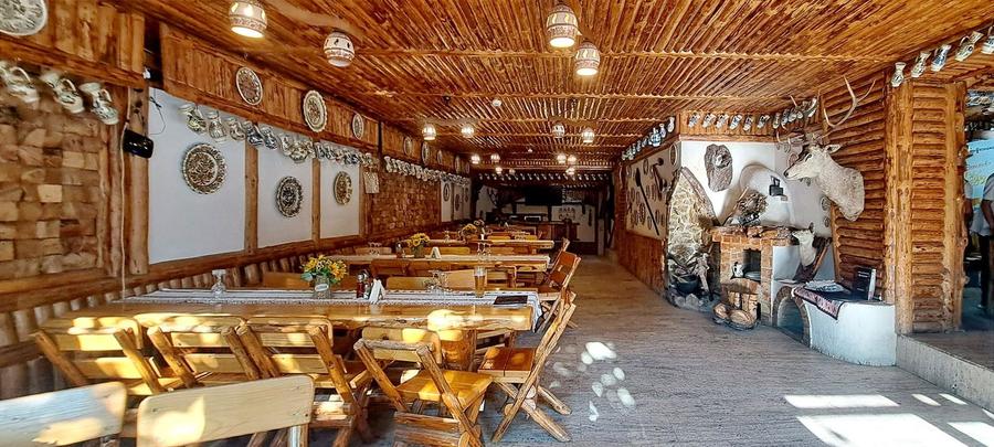 Pensiune deosebita, locuri de cazare, restaurant, pizzerie si spatii comerciale