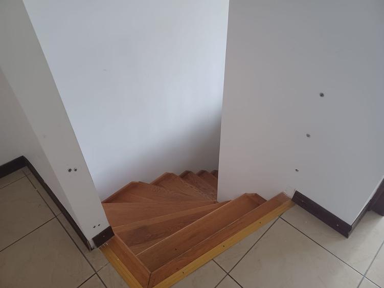Casa insiruita, 2 dormitoare, garaj, Sanmartin. 120 000 E. Comision 0.