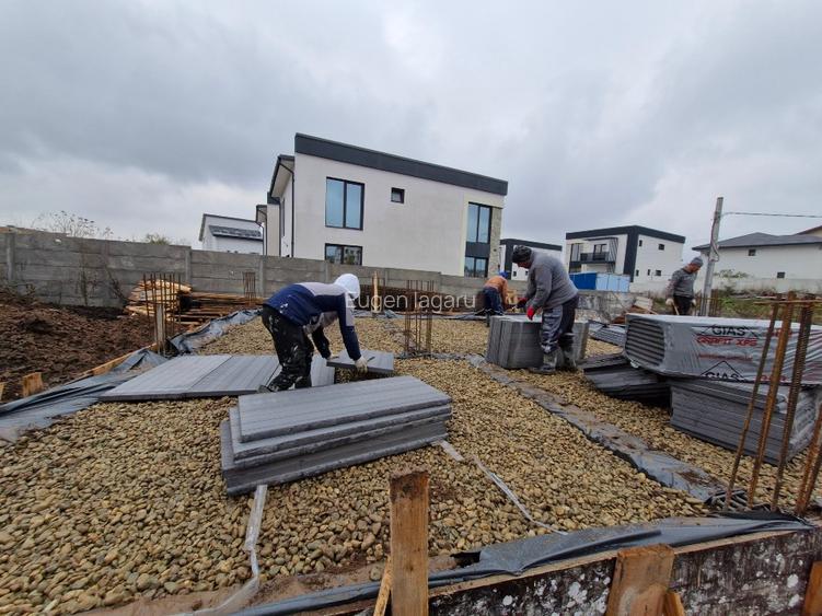 Vila lux, str Pădurii-Lebada, 5 camere, 3 bai, curent 380 kw, COMISION  0padurii - 2
