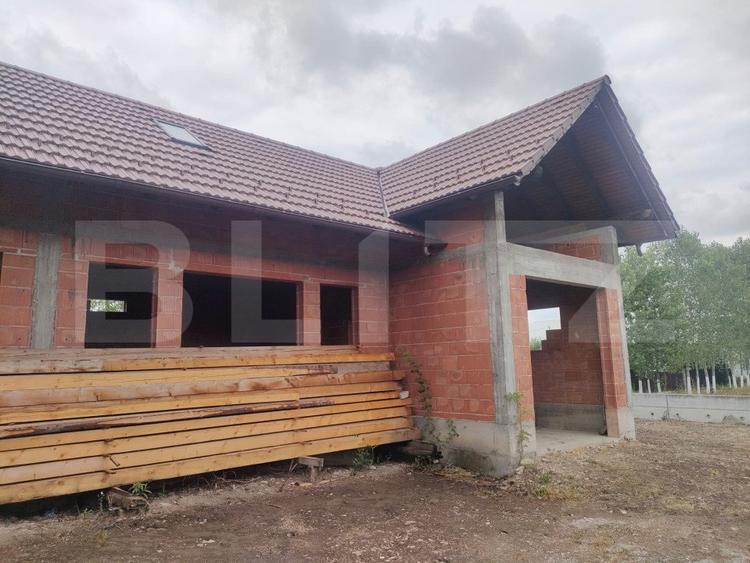 Casa la rosu, 350 mp utili, zona Marginea