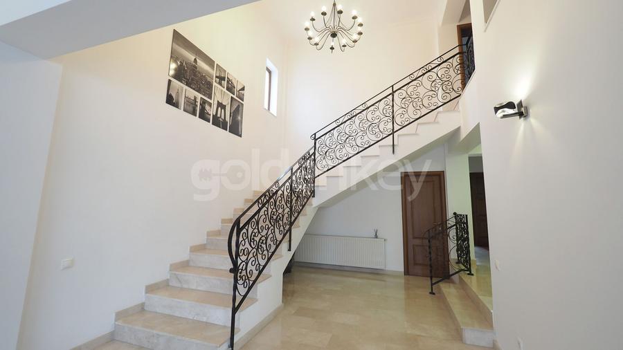 Vilă superba cu 8 camere, mobilata modern, piscina