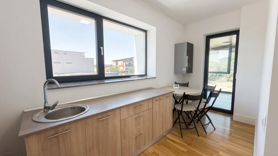 Spatiu birouri 3 camere, 2 bai, 100mp, 8 locuri parcare, centrala proprie, imobi