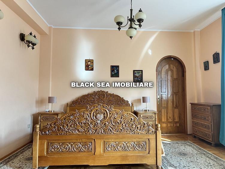 Vila 7 camere D+P+1+M - 2 Garaje - 50m de plaja - Zona centrala