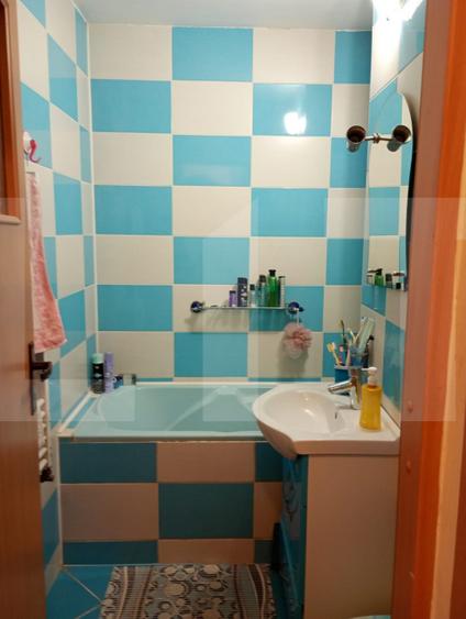 Apartament de vanzare, cu 3 camere, decomandat, 65 mp, cartierul Ciucului