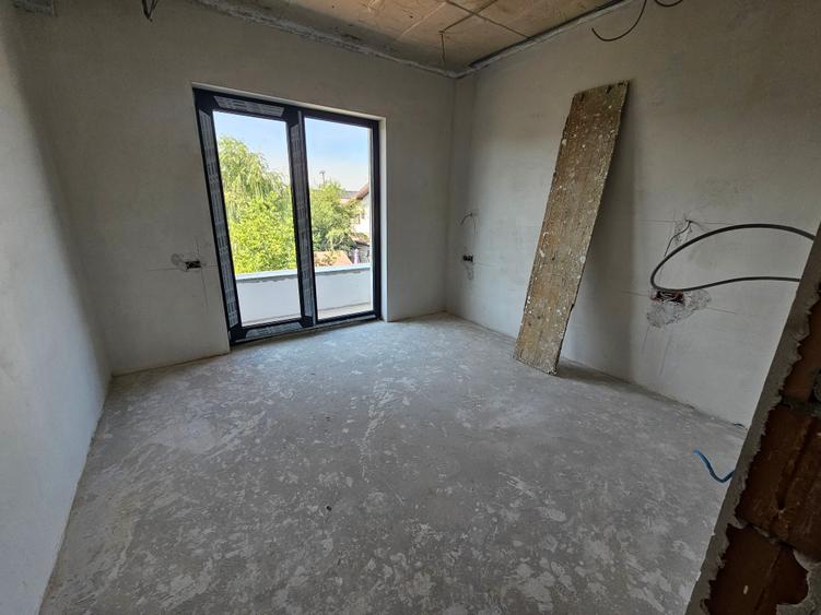 Casă de vânzare | 5 camere + mansardă | 280 mp | 380 mp teren