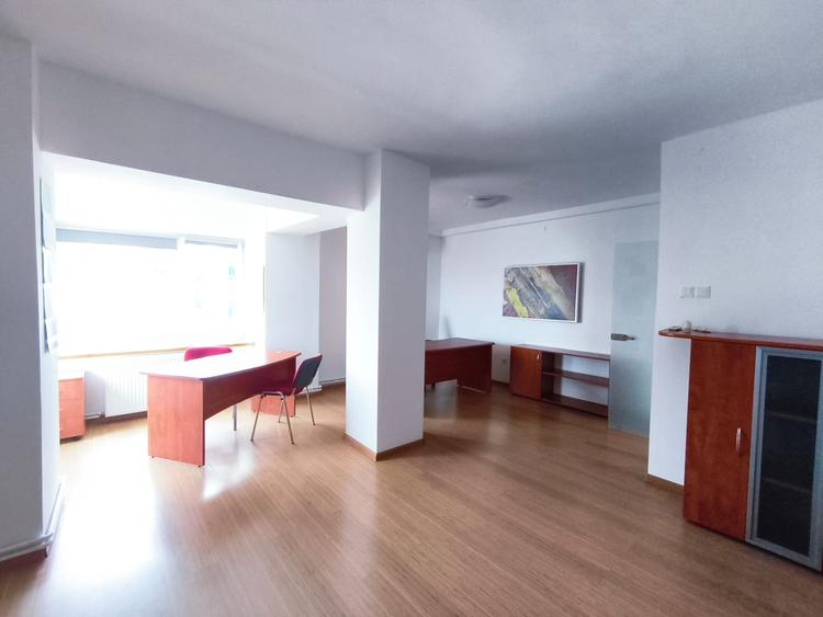 Apartament cu 4 camere/ birou - situat in Centrul Civic - 108 mp