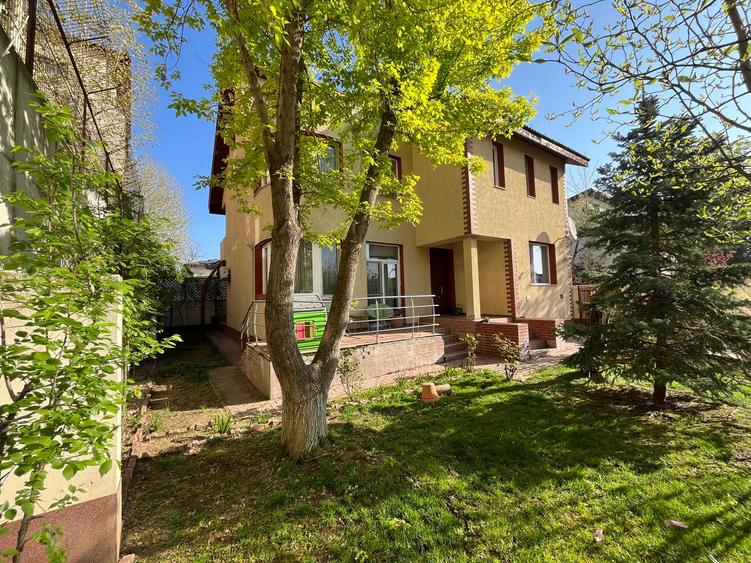 VILĂ INDIVIDUALĂ ,237 MP,  TEREN LIBER 600 MP ,ACCES DIRECT PRELUNGIREA GHENCEA