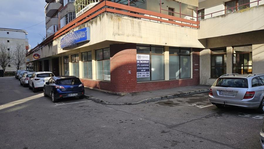 Spatiu comercial cu vitrina, ideal magazin, cabinete medicale, Marasti