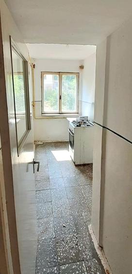 Vand apartament 3 camere in Moroasa 2