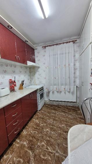 Inchiriez apartament 2 camere + loc de parcare, Micalaca zona 500