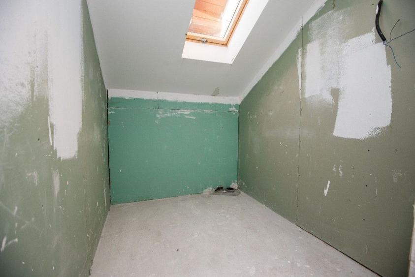 Vila Pecica, 3 dormitoare, 3 băi, teren 450 mp