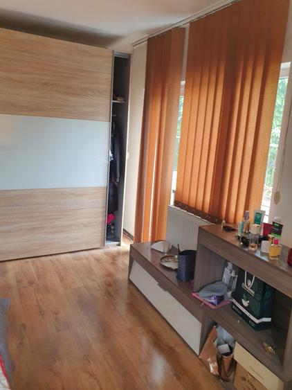 2 apartamente, în casă cu 6 ap, P+E+M, 2000, zona Mircea cel Bătrân, comision 0%