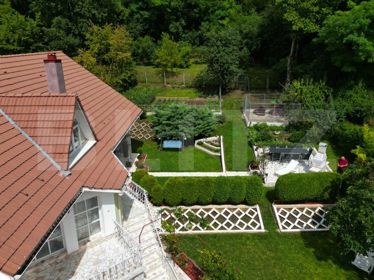 Vilă de vânzare în Corunca| Trei nivele| 320 metrii pătrați!