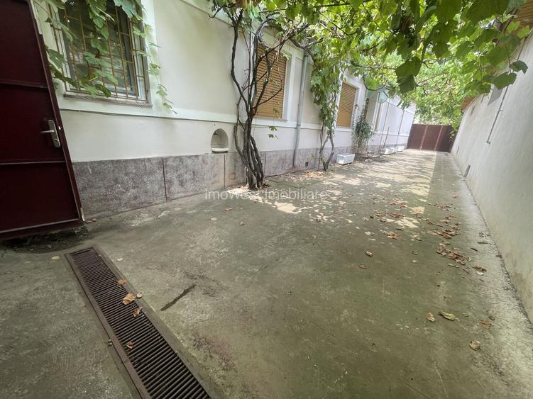 Casa | 9 camere | Garaj | Piscina | Teren 3.000 mp | Comision 0% - 7
