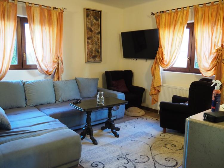 Apartament cu trei camere  in vila  ,Busteni