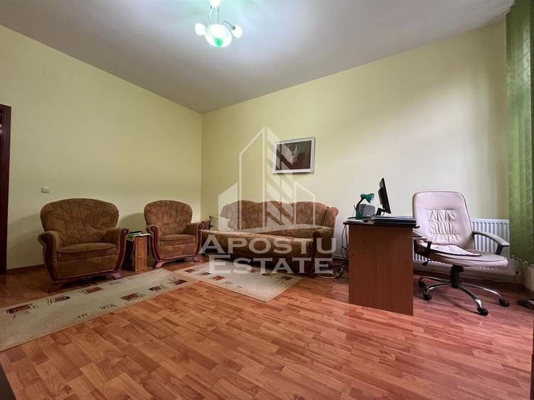 Apartament cu 3 camere, semidecomandat,situat in zona Centrala