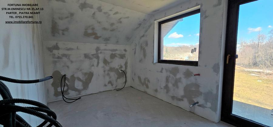 Casa P+M si 1400 mp teren, langa parau si padure,com.Piatra Soimului