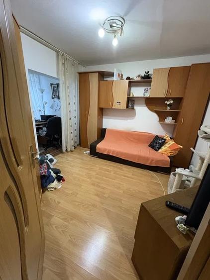 Apartament cu doua camere decomandat, zona Canta