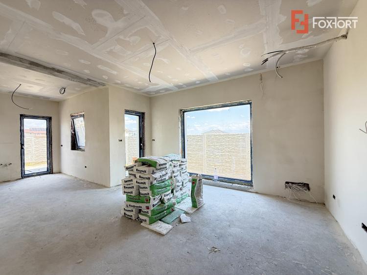 Duplex cu 3 camere si teren de 247 mp de vanzare in localitatea Sacalaz