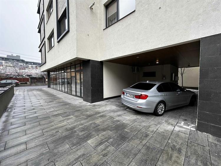 Spatiu comercial 124 mp, vitrina la strada s parcare