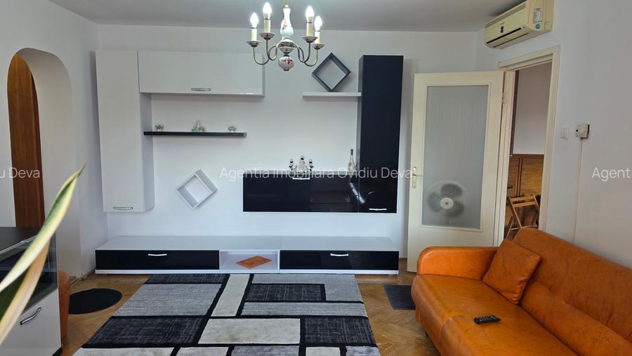 Inchiriez apartament 2 camere in Deva,  Mihai Viteazu (Piata Centrala), etaj 3 - 2