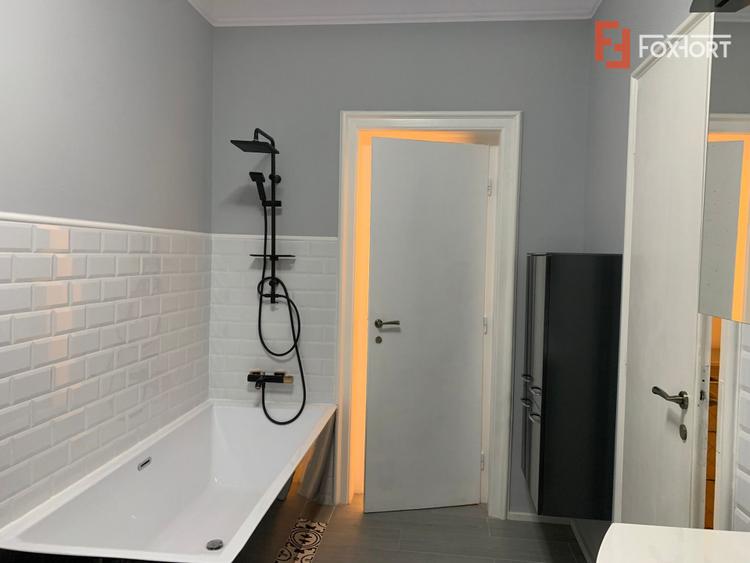 Apartament cu 3 camere, parter inalt - Central