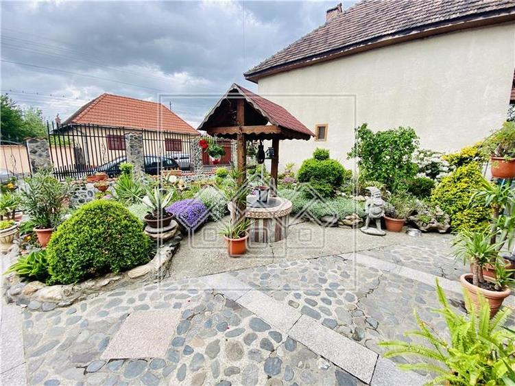 Vila individuala in Avrig - confort lux - 7 camere, 4 bai, 2 balcoane