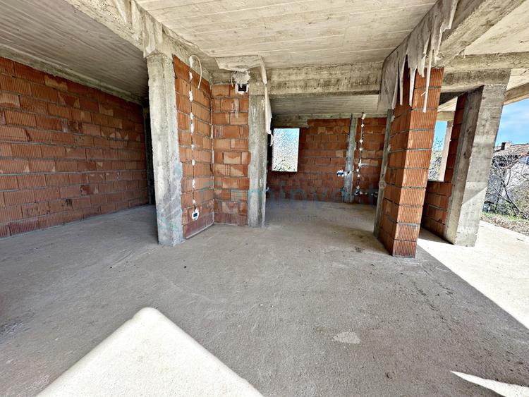 Cladire cu functiuni mixte, pe 3 nivele de vanzare, Oradea, Bihor