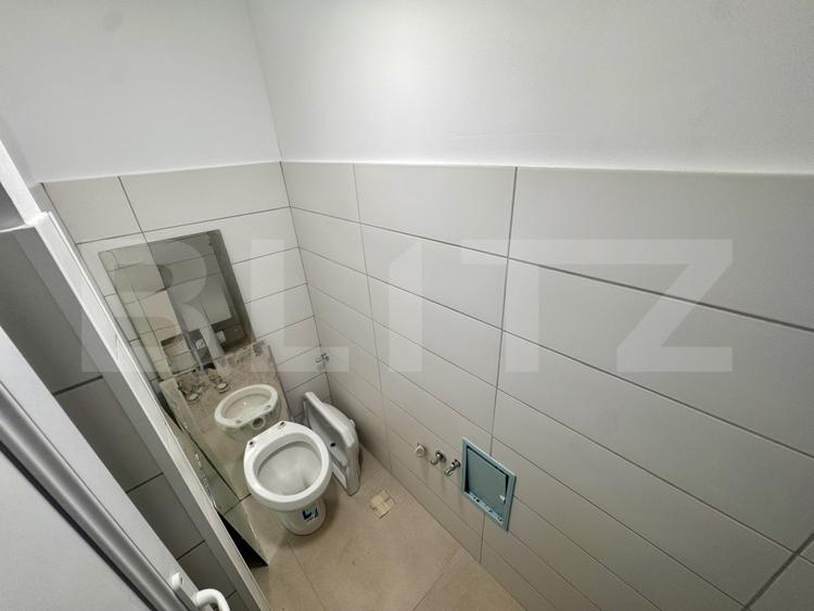 Spațiu birouri P+1 | 70 mp utili | 2 băi | | Parcare | Str. Râului