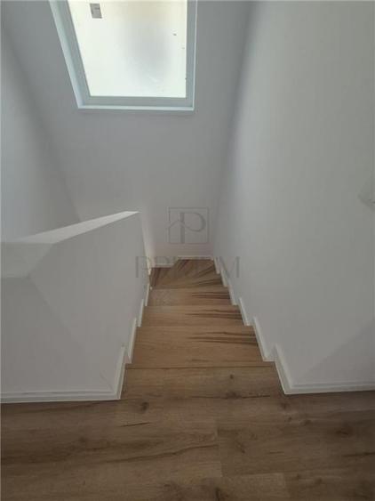 Duplex modern - despartit prin camera tehnica - zona f buna